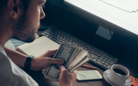 普通俄罗斯人或每年投资ICO至多9000美元，合格投资者没有限制