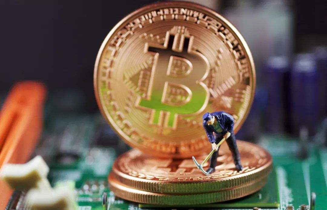 比特币一年暴跌近八成，矿机厂商IPO搁浅矿场或迎关门潮