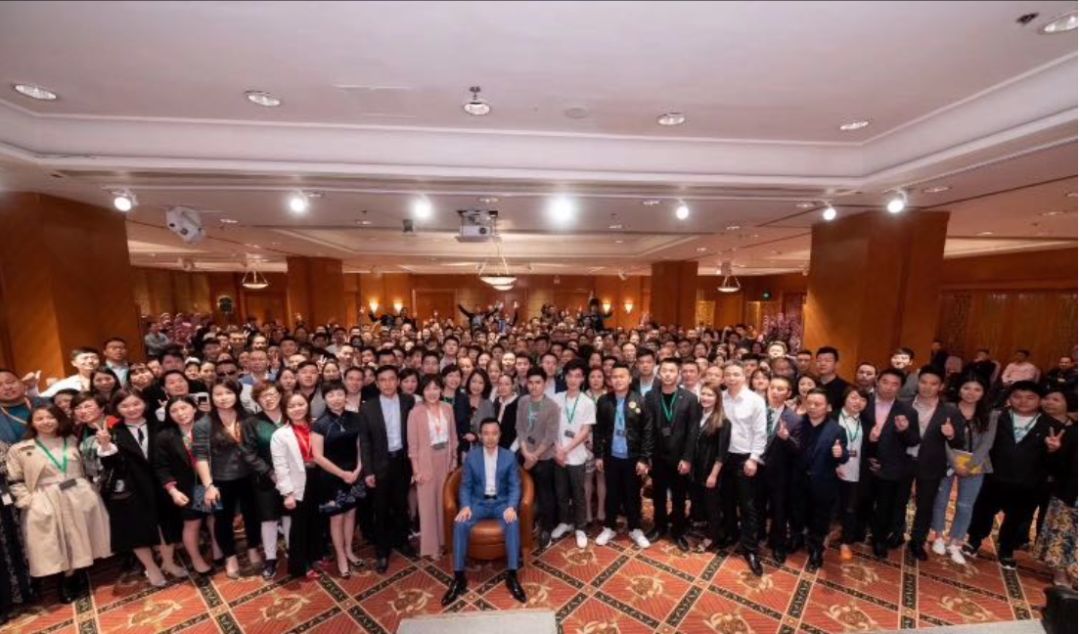《三桃演义》第五回：俞凌雄的跨国黑白学院